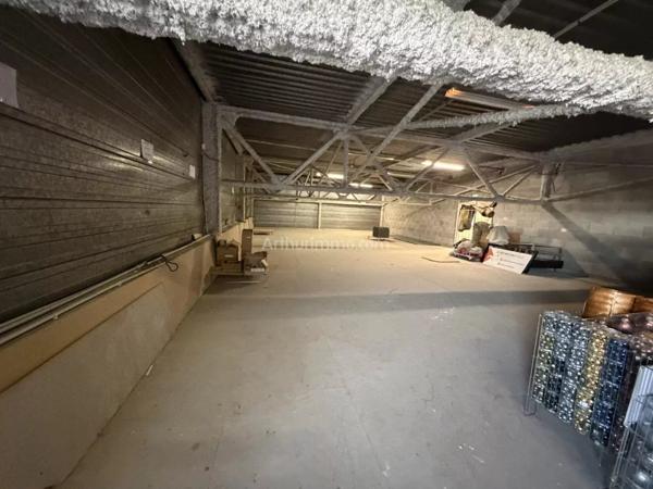 Location                                                      Local industriel
                        
                     10 pièces                      1000 m2                     à Épagny-Metz-Tessy