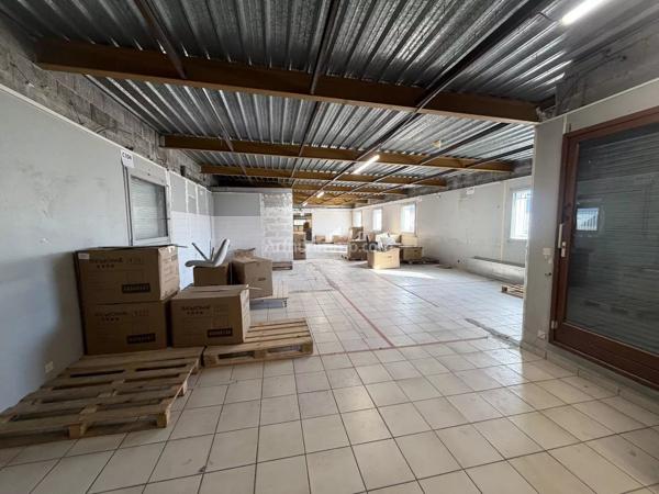 Location                                                      Local industriel
                        
                     10 pièces                      1000 m2                     à Épagny-Metz-Tessy