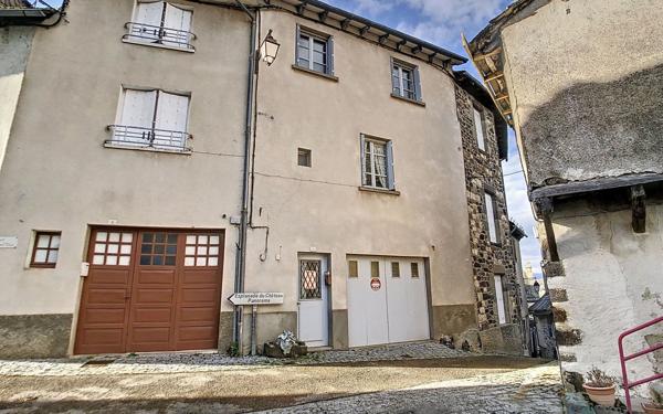 Maison à vendre    3 pièces •  Mur-de-Barrez