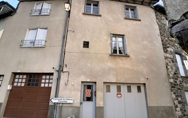 Maison à vendre    3 pièces •  Mur-de-Barrez