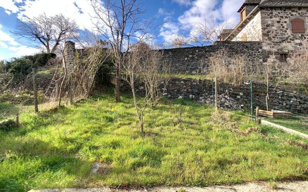 Maison à vendre    3 pièces •  Mur-de-Barrez