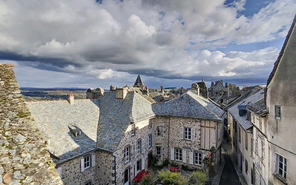 Maison à vendre    3 pièces •  Mur-de-Barrez