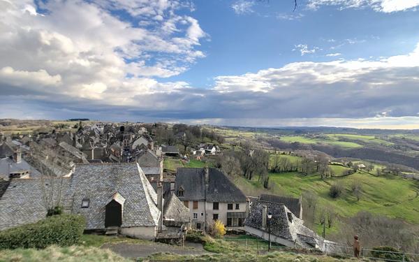 Maison à vendre    3 pièces •  Mur-de-Barrez