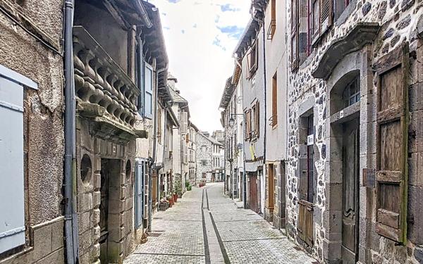 Maison à vendre    3 pièces •  Mur-de-Barrez