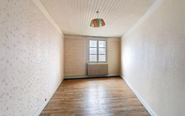 Maison à vendre    3 pièces •  Mur-de-Barrez