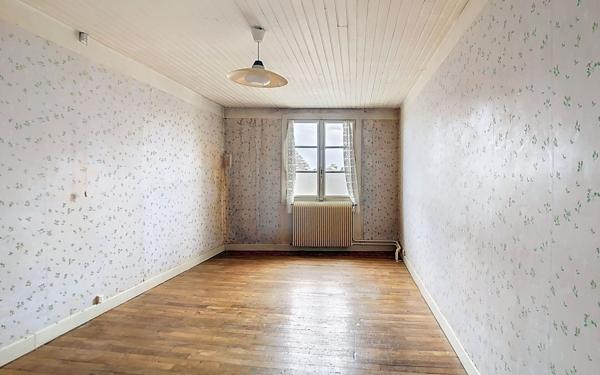 Maison à vendre    3 pièces •  Mur-de-Barrez