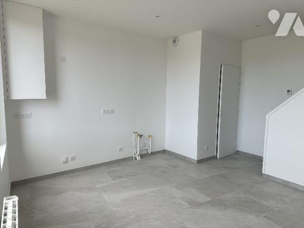 MAISON DE PÊCHEUR - VUE SUR PORT ET CHENAL