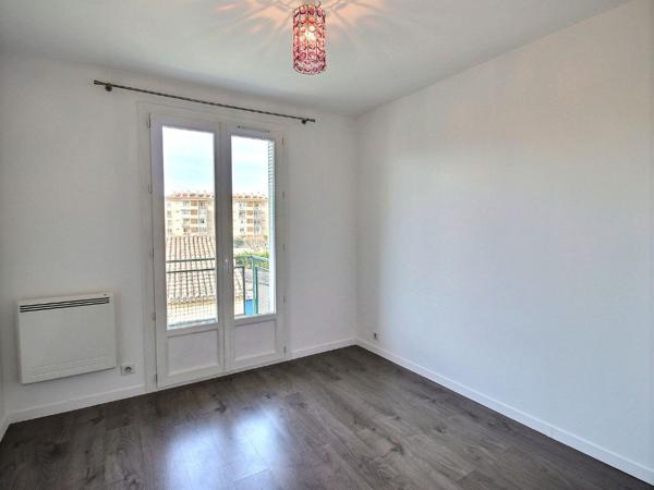 Bel appartement de type 4 avec balcon et cave proche commodites