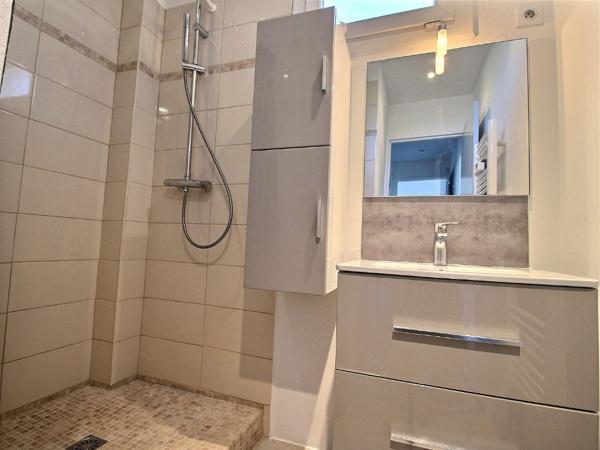 Bel appartement de type 4 avec balcon et cave proche commodites