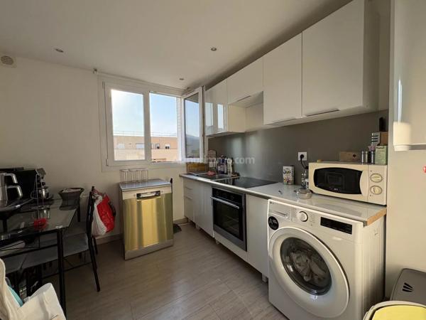 Vente                                                      Appartement
                        
                     4 pièces                      62 m2                     à Fontaine