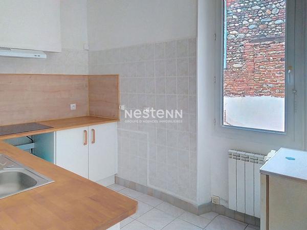 Sur la commune de Elne, Maison de village avec extérieur