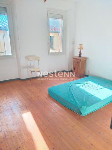 Sur la commune de Elne, Maison de village avec extérieur