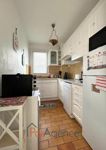 Appartement lumineux avec balcon bow window