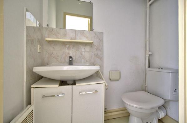 AGEN HYPER CENTRE VILLE - Appartement studio lumineux et calme au sein d'un quartier recherché.