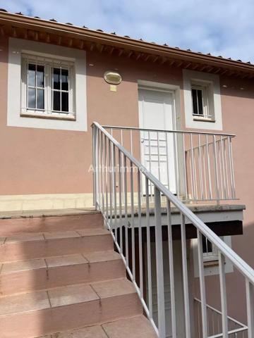 Vente                                                      Appartement
                        
                     3 pièces                      42 m2                     à Grimaud