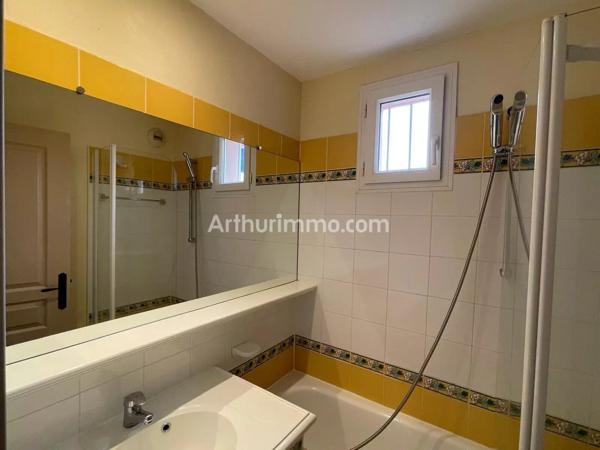 Vente                                                      Appartement
                        
                     3 pièces                      42 m2                     à Grimaud