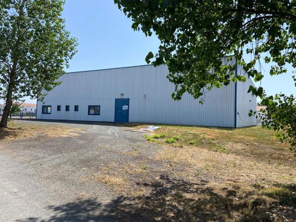 Local 880 M² - Beauvoir Sur Mer (85)