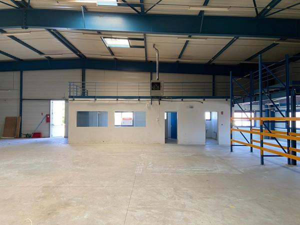 Local 880 M² - Beauvoir Sur Mer (85)