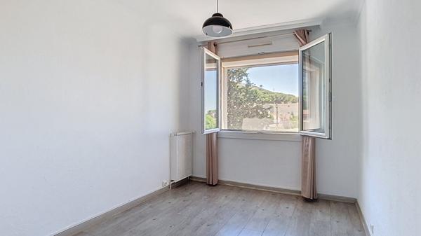 Appartement 4 pièces terrasse et vue dégagée