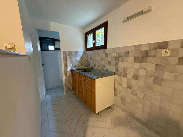 Maison Bouc Bel Air 4 pièce(s) 134m² environ, 424m² de terrain, exposition sud, grand garage, studio indépendant, 3 chambres