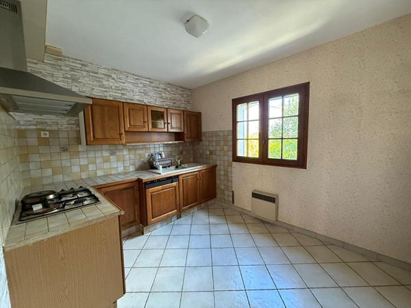 Maison Bouc Bel Air 4 pièce(s) 134m² environ, 424m² de terrain, exposition sud, grand garage, studio indépendant, 3 chambres