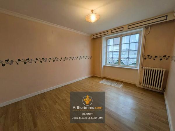 Vente                                                      Maison
                        
                     7 pièces                      193 m2                     à Saint-Brieuc