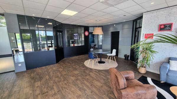 Dpt Charente Maritime (17), à vendre SAINT PIERRE D'OLERON Local commercial - Plain pied terrain 680m²