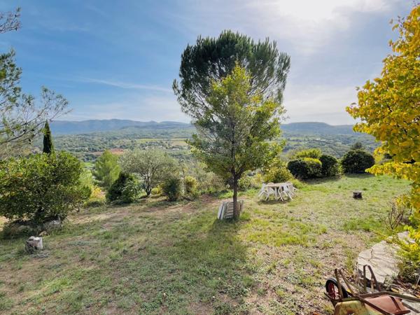 Apt (84400) Petite villa + cabanon ancien avec vue dominante 180° et exposition plein Sud !