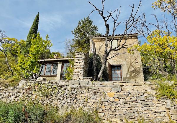 Apt (84400) Petite villa + cabanon ancien avec vue dominante 180° et exposition plein Sud !