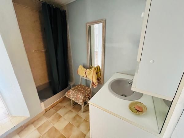 Apt (84400) Petite villa + cabanon ancien avec vue dominante 180° et exposition plein Sud !