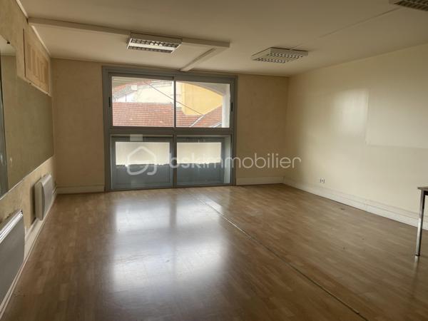 Local d activites de 400 m²