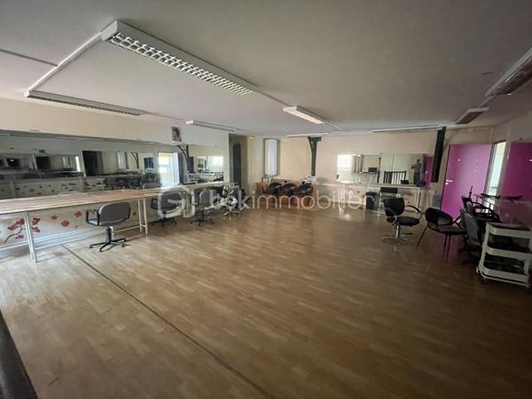 Local d activites de 400 m²