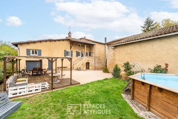 Maison en pierres dorées