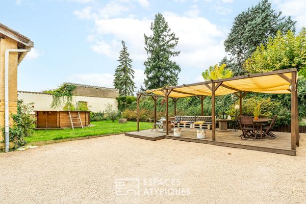 Maison en pierres dorées