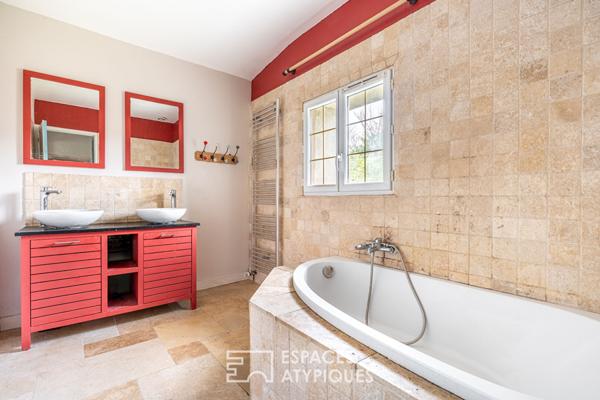 Maison en pierres dorées