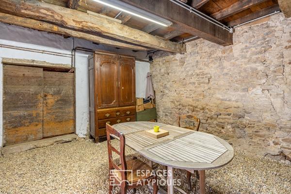 Maison en pierres dorées