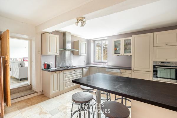 Maison en pierres dorées