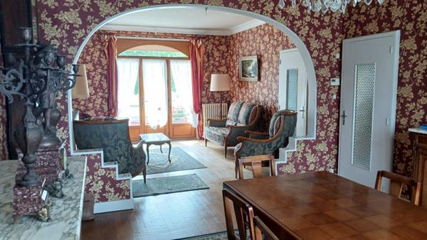 EN VENTE - SANCOINS - Pavillon sur sous-sol ,3 chambres, dépendances et terrain de 1229m² environ