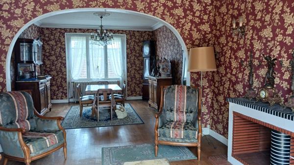 EN VENTE - SANCOINS - Pavillon sur sous-sol ,3 chambres, dépendances et terrain de 1229m² environ