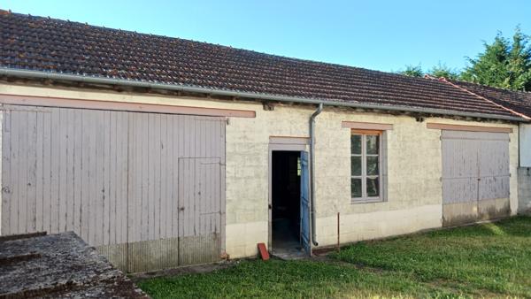 EN VENTE - SANCOINS - Pavillon sur sous-sol ,3 chambres, dépendances et terrain de 1229m² environ