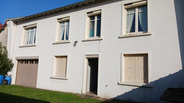 EN VENTE - SANCOINS - Pavillon sur sous-sol ,3 chambres, dépendances et terrain de 1229m² environ