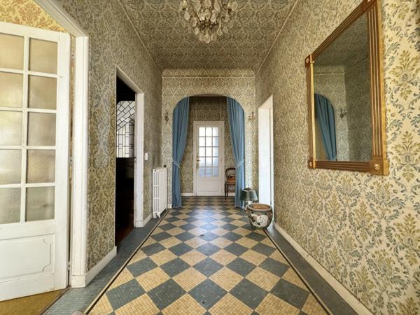 Maison  7 pièce(s)  4 chambre(s)  213.7 m²