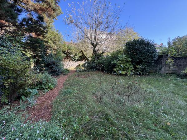 Maison  7 pièce(s)  4 chambre(s)  213.7 m²