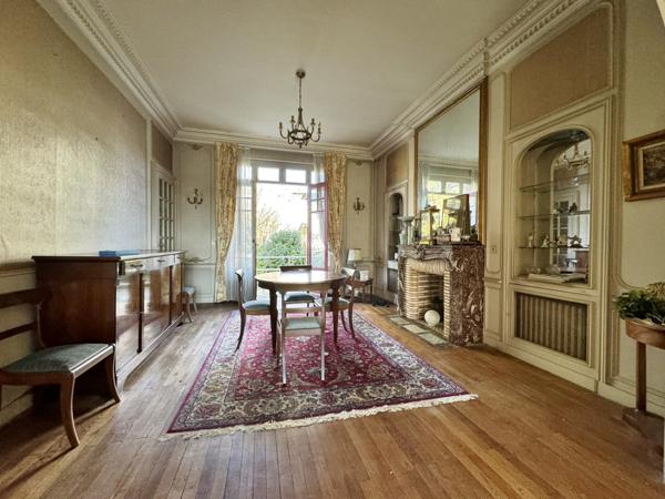 Maison  7 pièce(s)  4 chambre(s)  213.7 m²