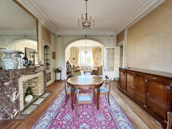 Maison  7 pièce(s)  4 chambre(s)  213.7 m²