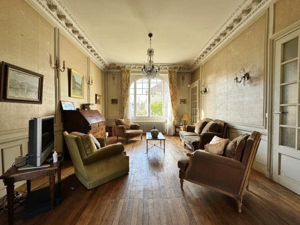 Maison  7 pièce(s)  4 chambre(s)  213.7 m²