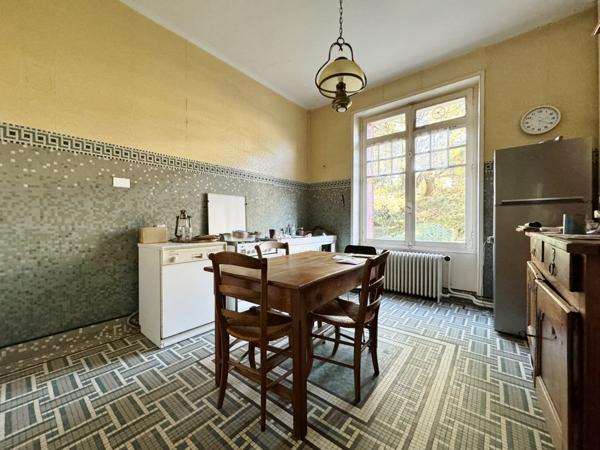 Maison  7 pièce(s)  4 chambre(s)  213.7 m²