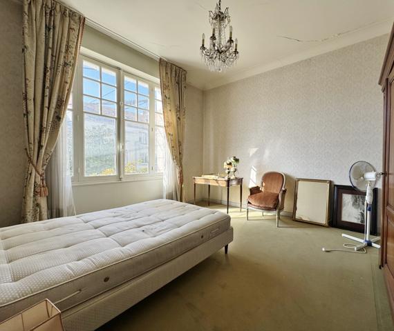 Maison  7 pièce(s)  4 chambre(s)  213.7 m²