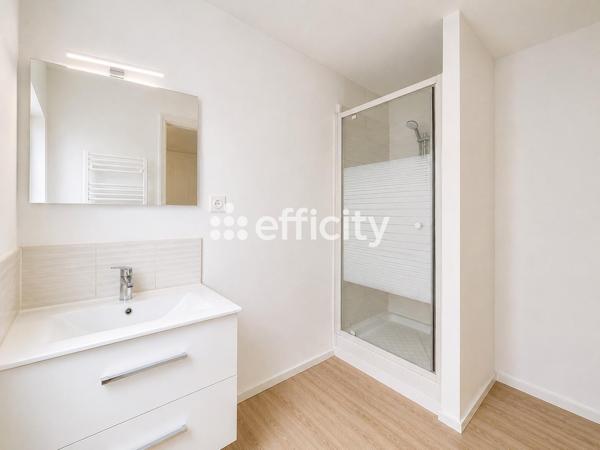 Appartement
         2 pièces
        - 48 m² 209 670 € *