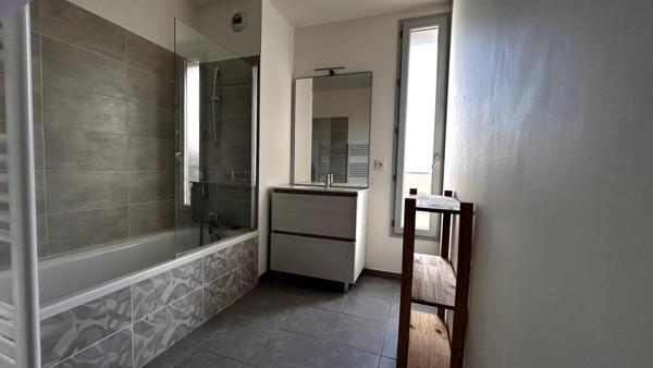 T3 Lumineux Avec Balcon Et Vue Dégagée – Lyon 9